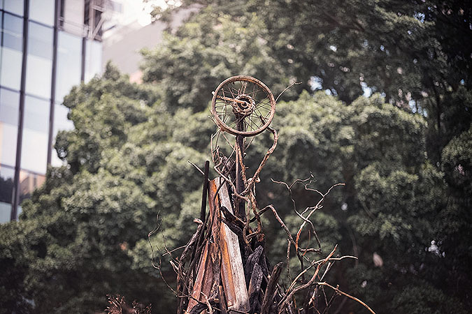 燒毀的圣誕樹活動(dòng)創(chuàng)意，只為讓大家關(guān)注災(zāi)區(qū)重建