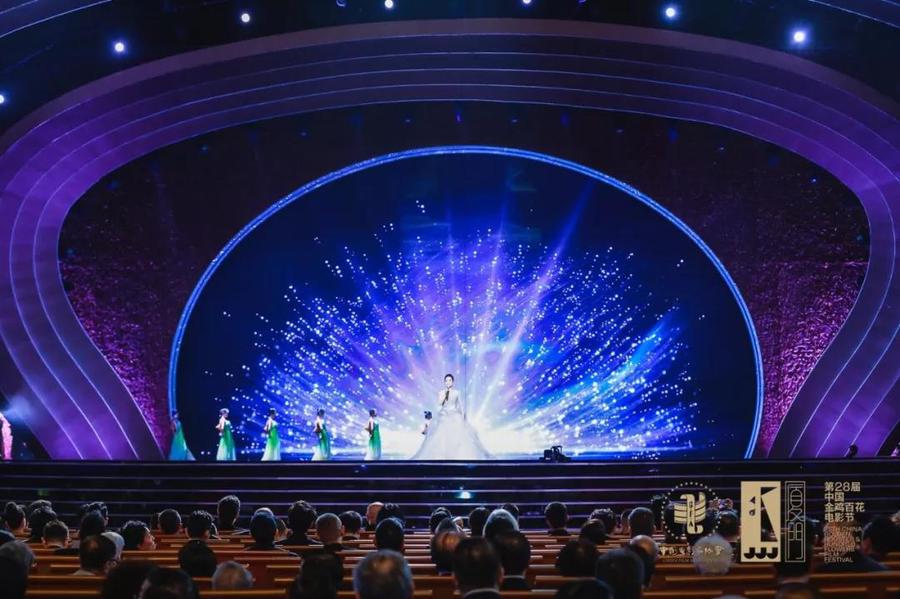電影節(jié)活動策劃了三個篇章，貫穿了海浪、金沙和日光照耀的金雞剪影元素