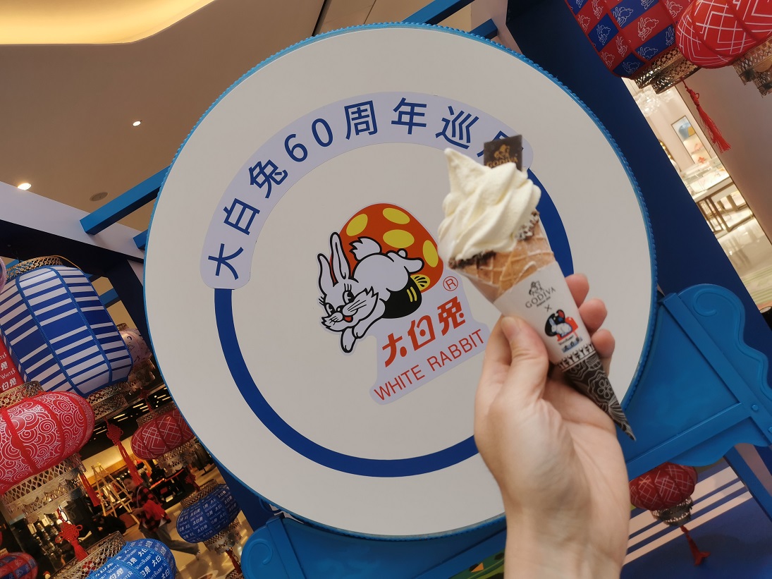 中西合璧快閃店活動經(jīng)典藍白配色，甜蜜風暴正版來襲