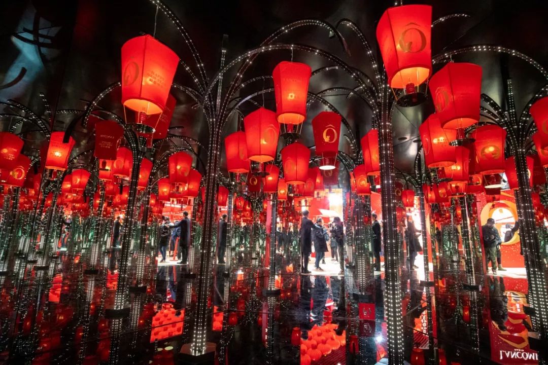 新春游園會(huì)活動(dòng)打卡最佳地非蘭蔻的賞新燈，隨手一拍就是大片