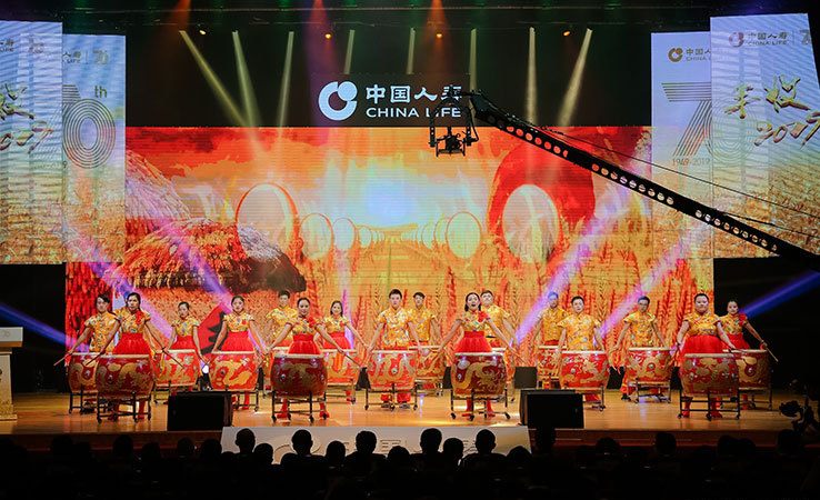 中國(guó)人壽的年會(huì)策劃了一個(gè)誓師環(huán)節(jié)，個(gè)個(gè)都是壯志豪情