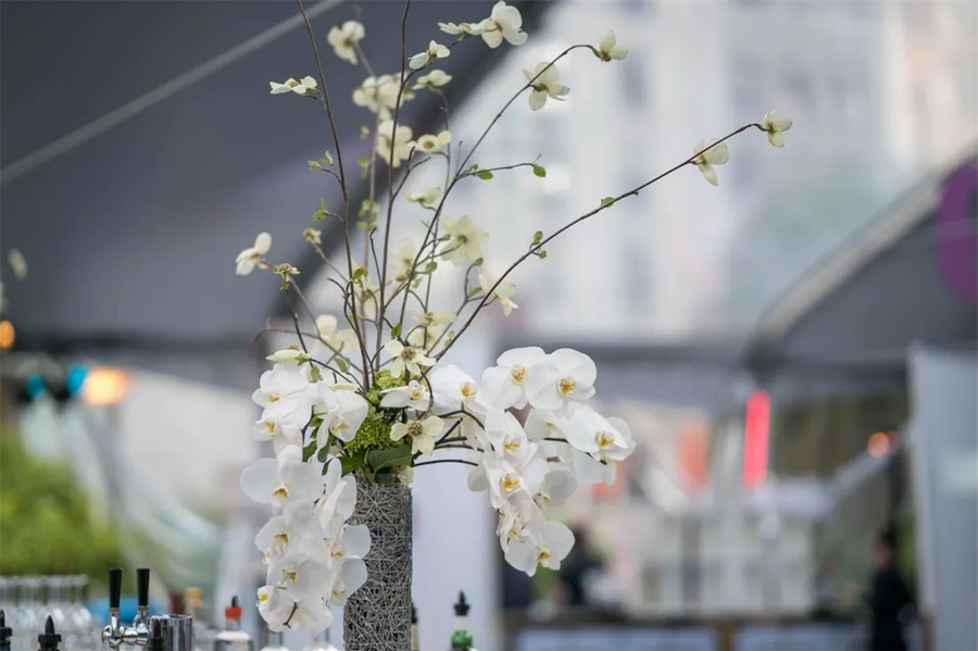 主辦方在行業(yè)大會(huì)活動(dòng)現(xiàn)場(chǎng)用棉花糖擺出公司名字，策劃的甜點(diǎn)墻很是創(chuàng)意