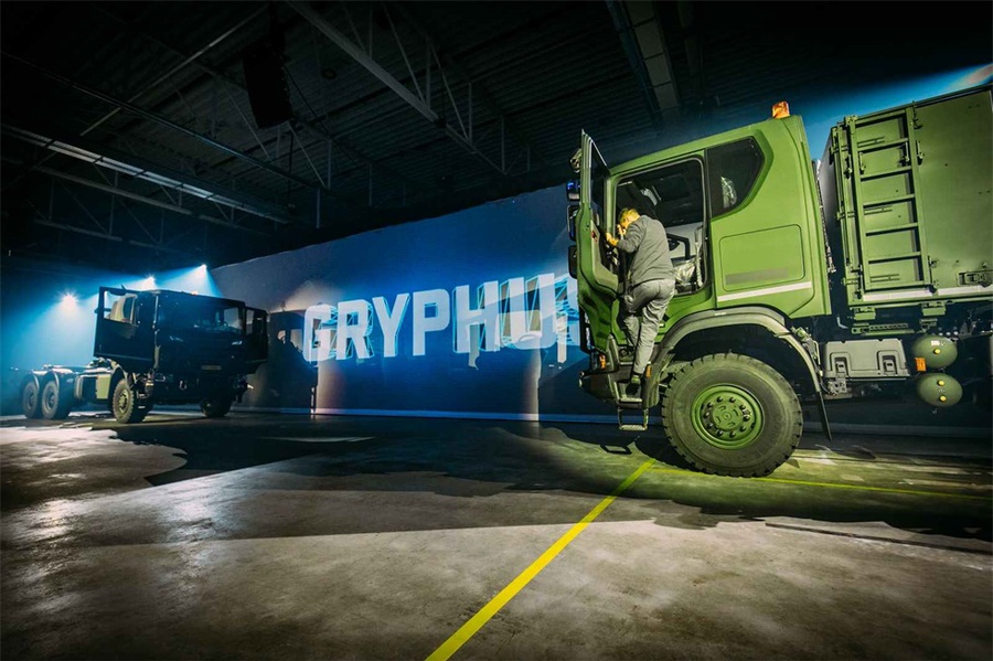 軍用卡車展覽活動策劃的啟動儀式充滿了隆重和神圣，肅然起敬