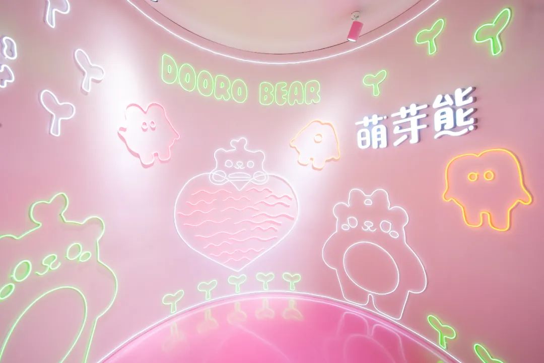 原創(chuàng)IP萌芽熊突現(xiàn)快閃店活動撒嬌求抱抱，策劃的玻璃花房好夢幻