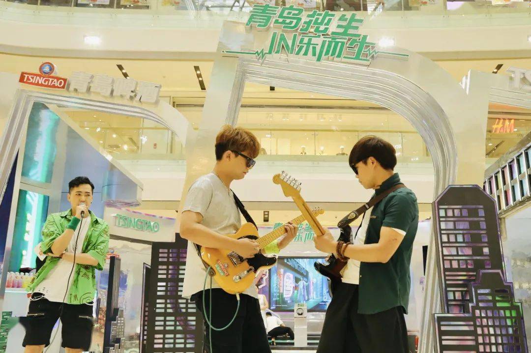 青島純生IN樂而生快閃店活動策劃的IN樂盒子設計極具酷炫feel