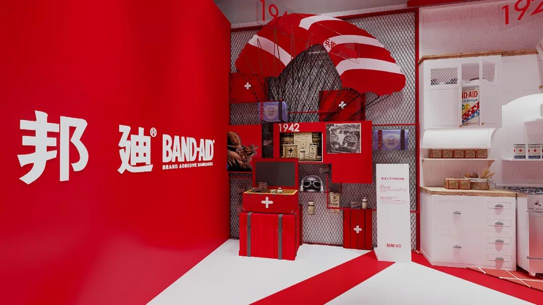 100歲的邦迪竟然辦了一個潮玩館快閃店活動，策劃的那抹紅超吸睛