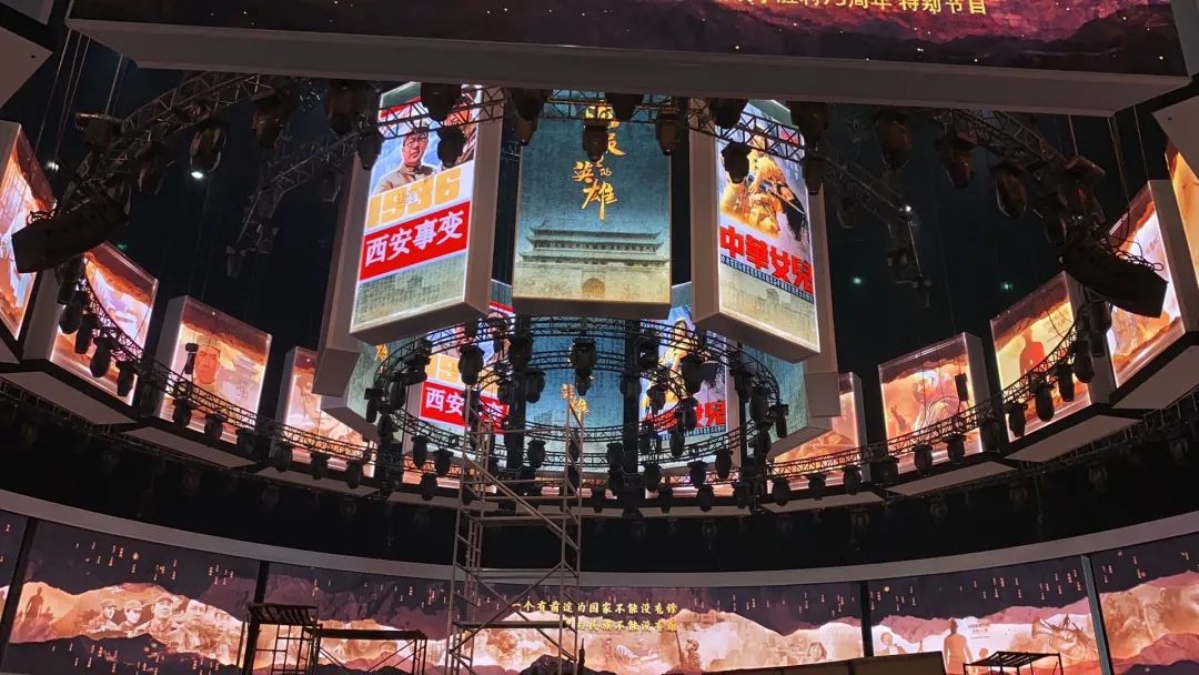「海報(bào)里的英雄」節(jié)目活動策劃的舞美簡直就是藝術(shù)的存在，贊