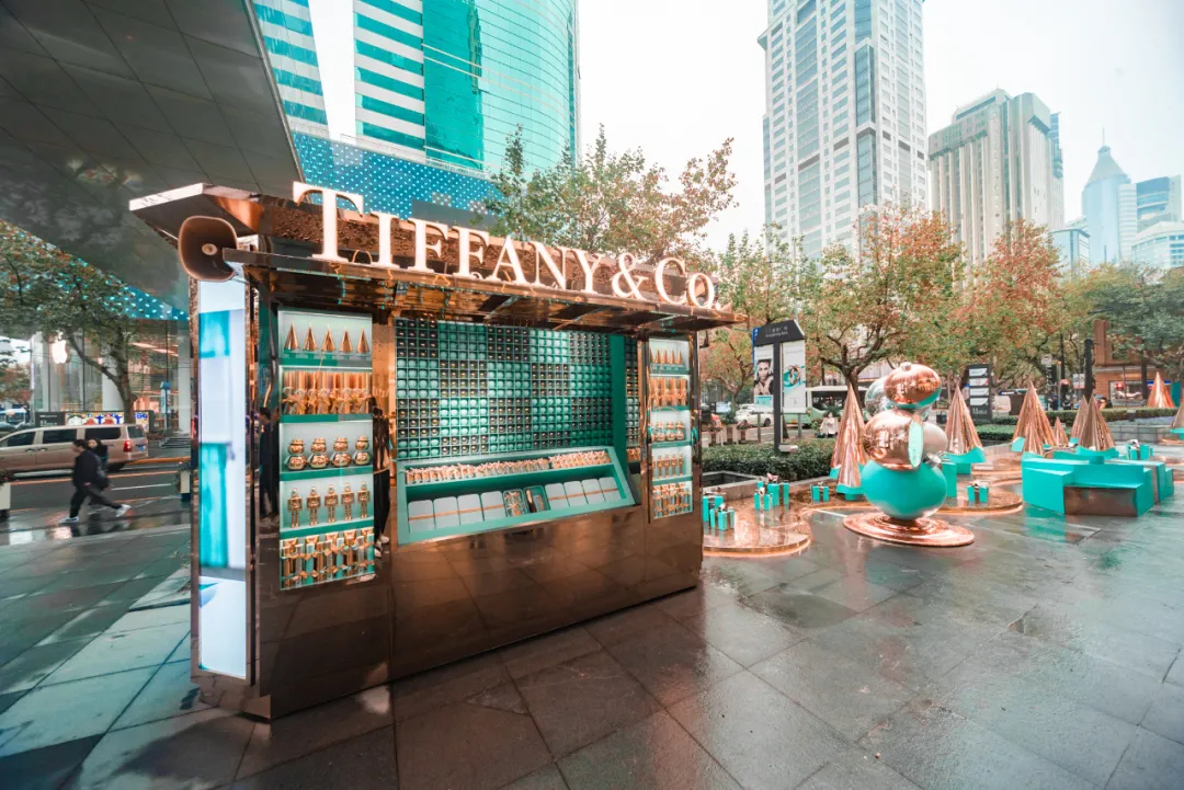 Tiffany圣誕樹正式亮燈，藍色禮盒解鎖圣誕活動策劃贏驚喜