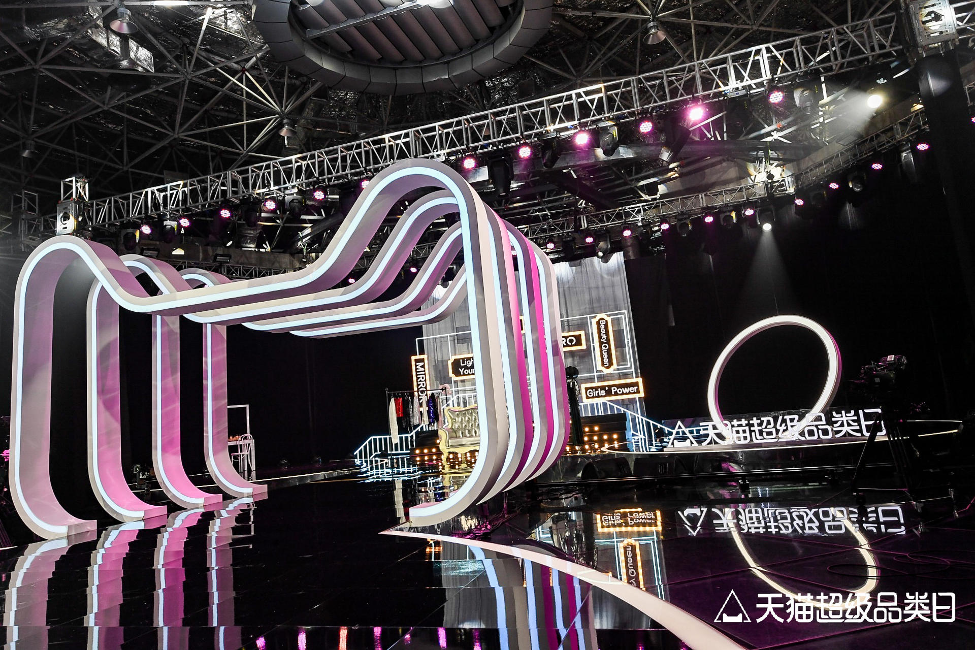 “夏日追光演唱會(huì)”LIVESHOW直播活動(dòng)策劃，全場(chǎng)“高光”直播氣氛嗨翻