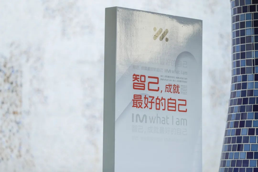 智己LS7上市發(fā)布會活動策劃使用了超大型戶外弧形大屏，視覺體驗(yàn)杠杠